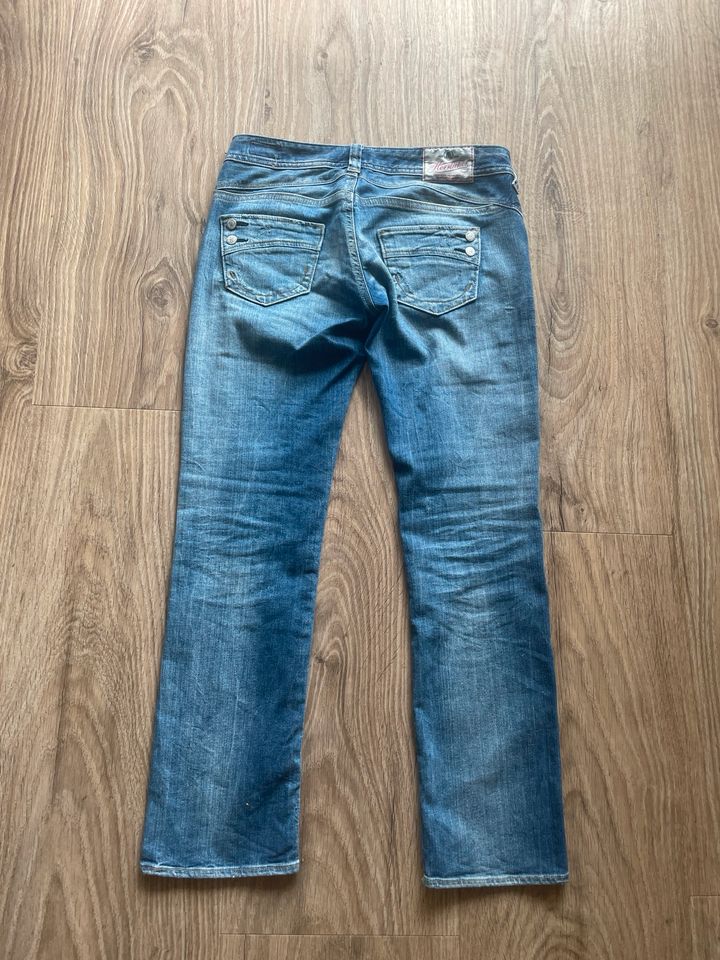 Herrlicher Jeans tolle Waschung 28/30 blau Hose in Roßhaupten