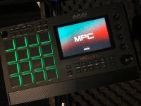 AKAI MPC LIVE 2 Inklusive Tasche und Festplatte Nordrhein-Westfalen - Gummersbach Vorschau