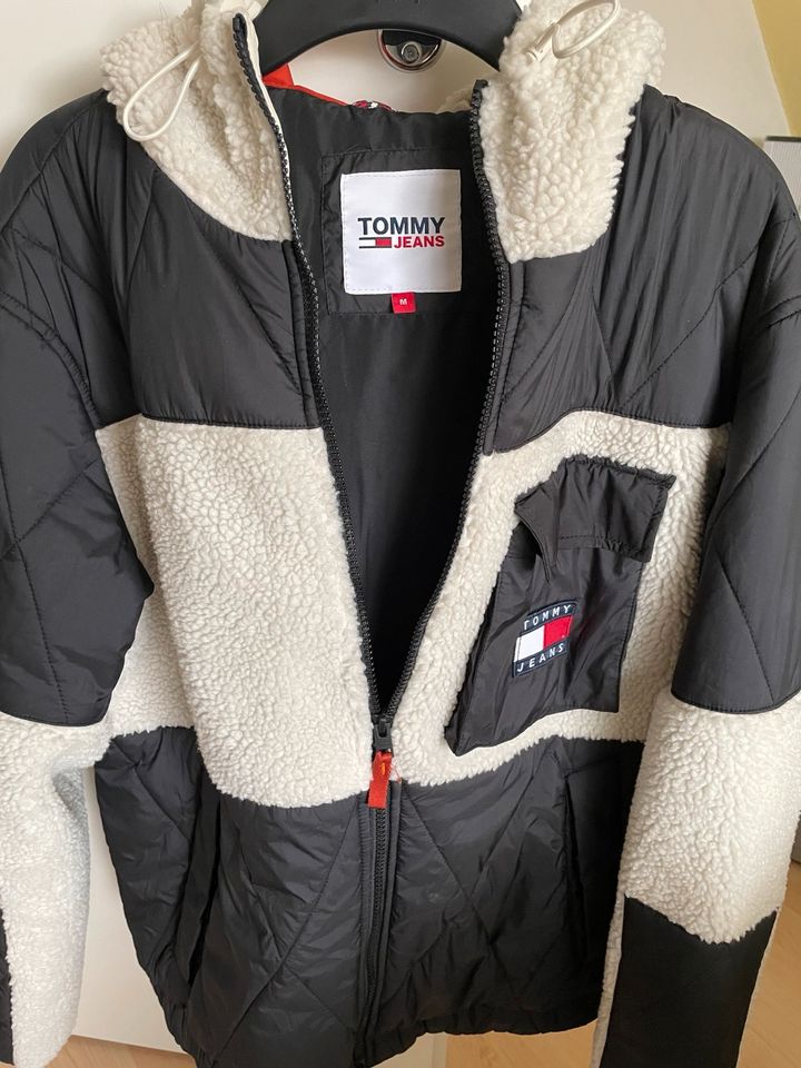 Tommy Hilfiger Jacke ! Original! Etwas Besonderes! in Ueckermuende