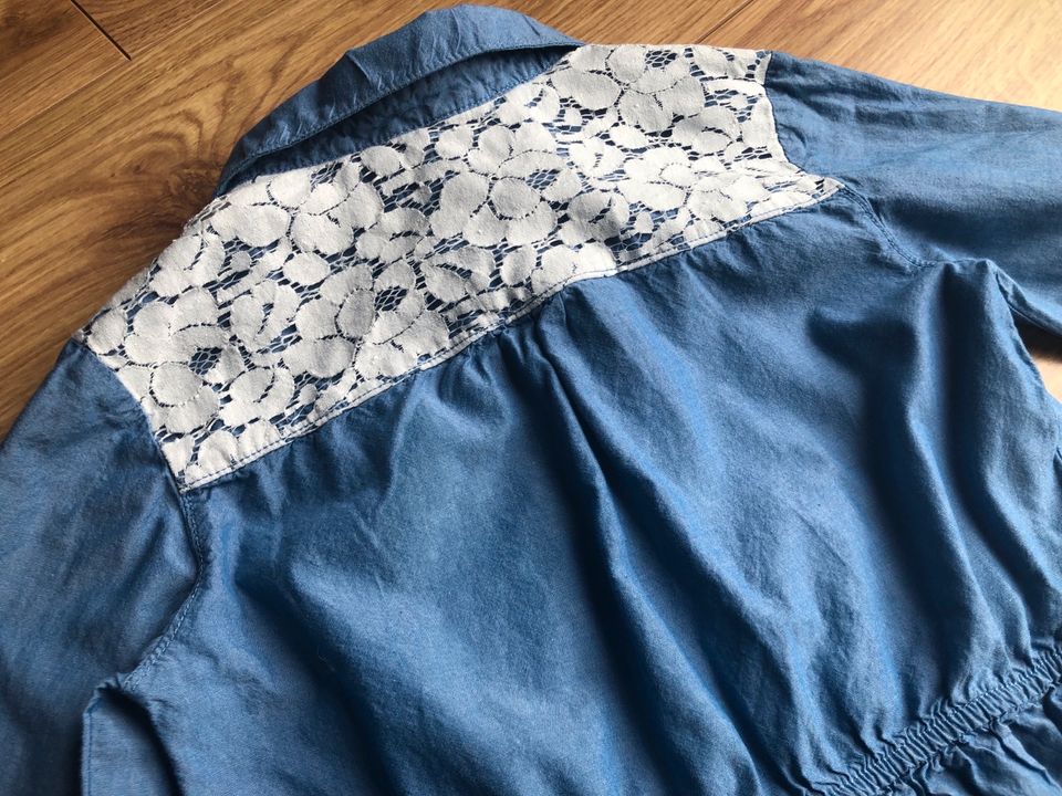 H&M Jeanskleid Kleid mit Spitze Gr. 128 NEUw in Mücke