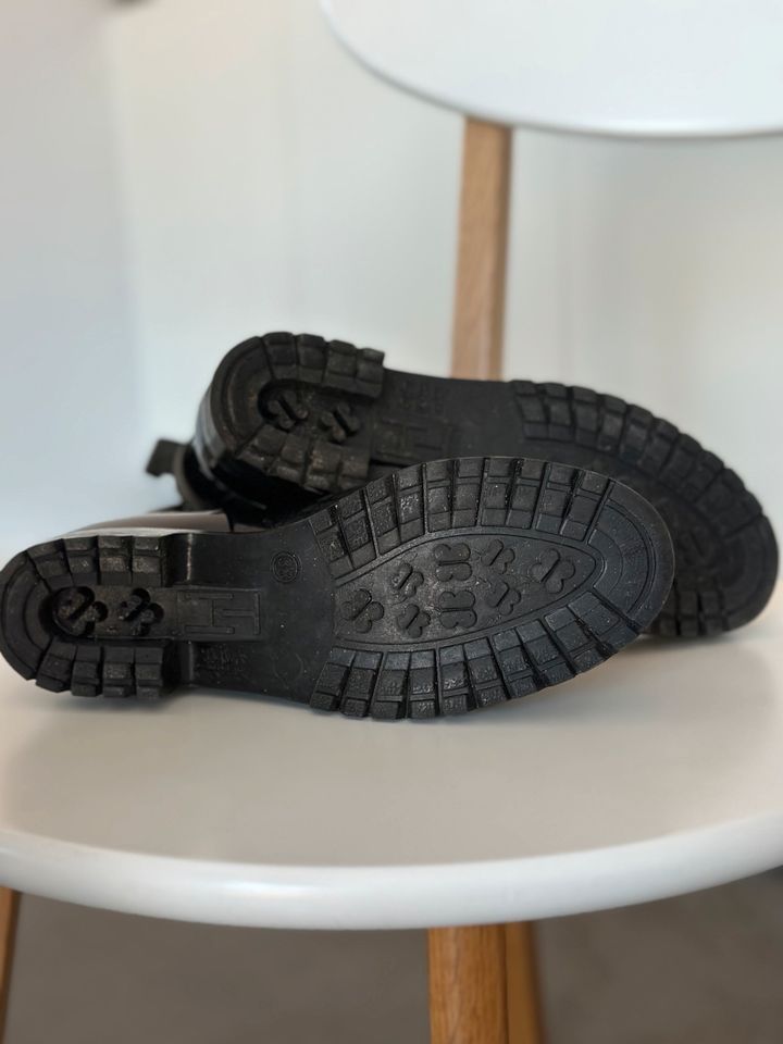 Tommy Hilfiger Stiefelette Gummistiefel schwarz Größe 38 in Ingolstadt