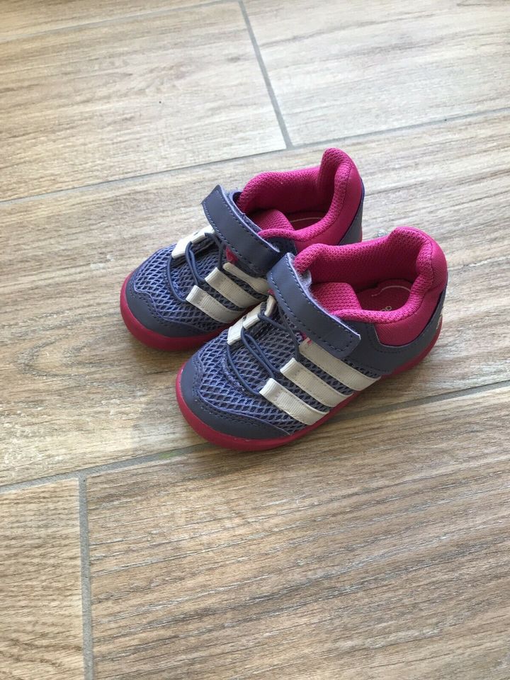 Lila Pinke Adidas Sneaker 20 in Mühldorf a.Inn