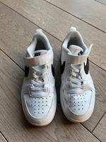 Nike Sneaker Weiß 29,5 Bayern - Mintraching Vorschau
