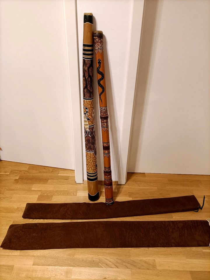 Zwei Digeridoo, aus Teak und Bambus in Augsburg