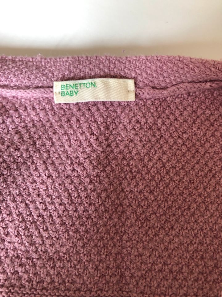 Sehr süße Strickjacke von Benetton 68 in Ammersbek