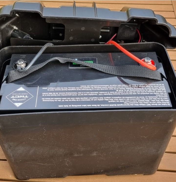 Batterie, Batteriekasten mit Sicherung TMCT 12V75Ah LiFePO4 in Berlin