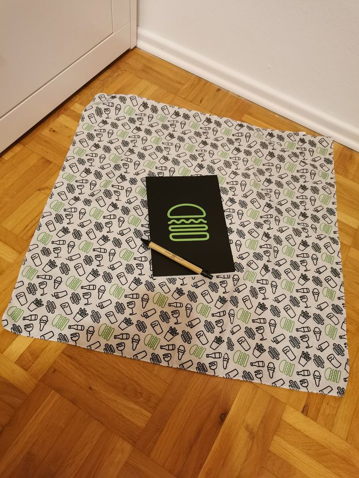 Shake Shack Halstuch 53x53 cm + Notizbuch DIN A5 + Kugelschreiber in Helmbrechts