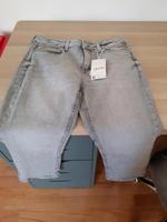 Graue Capri-Jeans (neu) Hessen - Maintal Vorschau