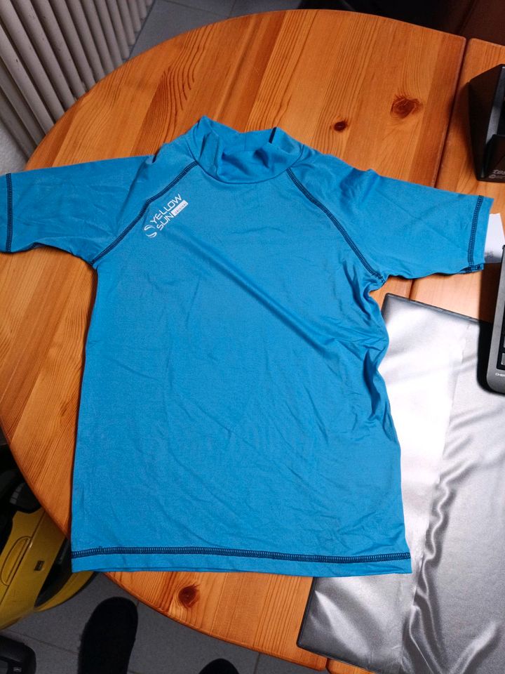 UV-Shirt Wassershirt zu verschenken  Gr. 146/152 nur Abholung in Abtsgmünd