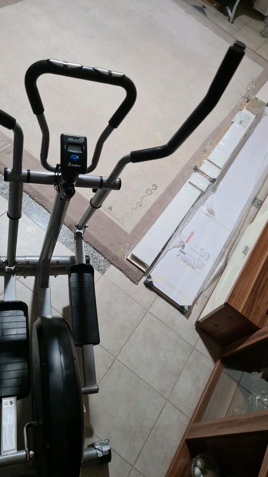 Hometrainer Crosstrainer AE 700 in Eislingen (Fils)