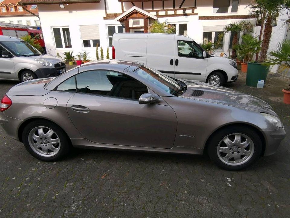 Mercedes SLK 200 supergünstig mit LPG Gasanlage Tüv neu! in Bad Homburg