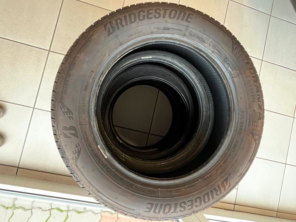 215/60R17 96H Sommerreifen Neuwertig Dacia Duster Bridgestone in Neubrandenburg