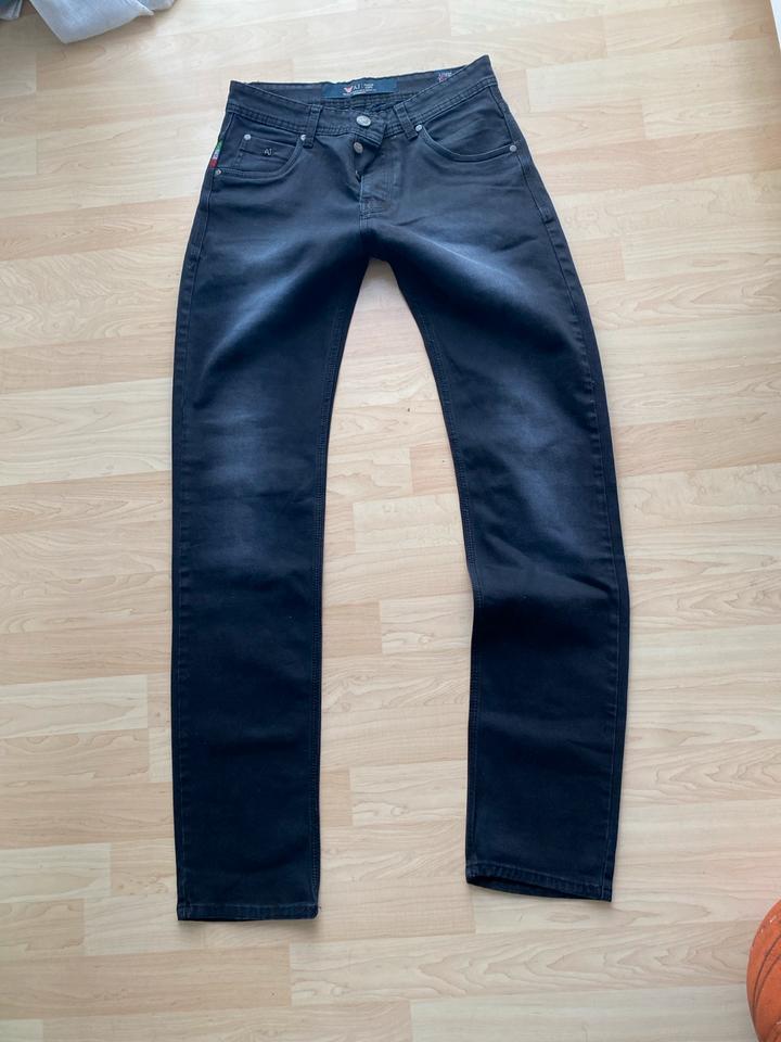 Original Emporio Armani AJ Jeans - Top Zustand - Damen/Herren in Ratingen