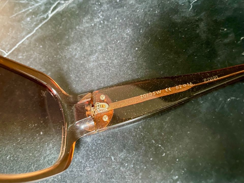LOUIS VUITTON Sonnenbrille in Meerbusch