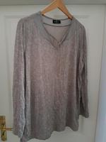 Oberteil/Shirt m. Langarm, gr. 44/46 Niedersachsen - Hage Vorschau