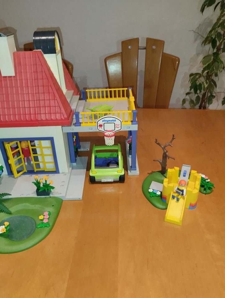 Playmobil Puppenhaus mit Ausstatung und viel Zubehör in Krefeld