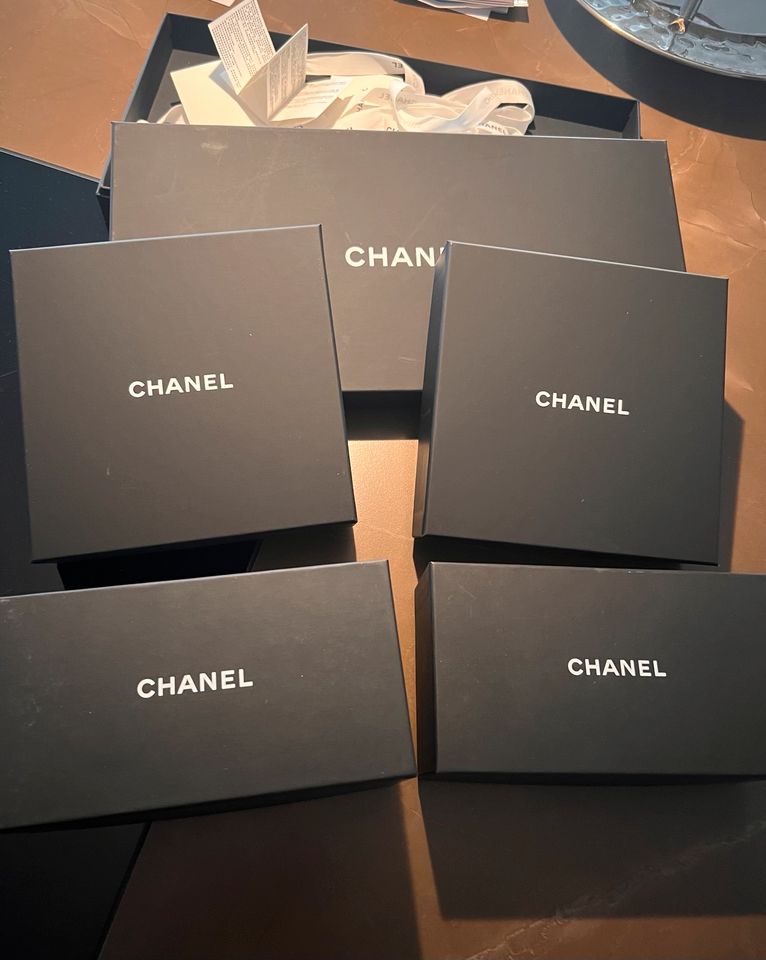 Chanel Kartons Original in Düsseldorf
