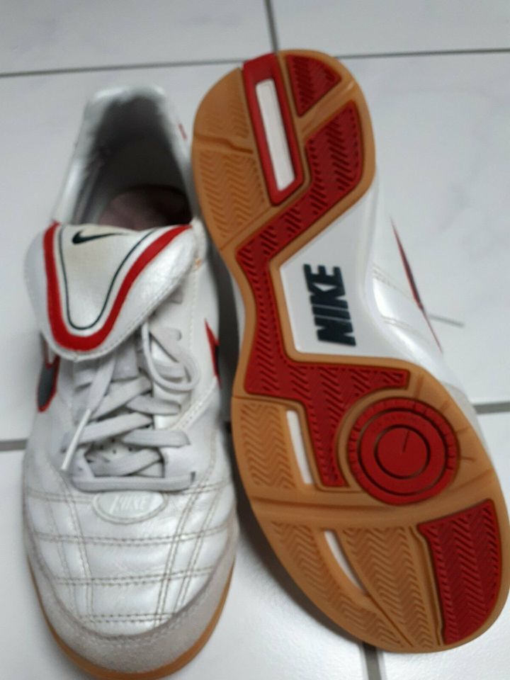 Nike Hallenschuh Hallenturnschuh Fussballschuhe Halle Gr EUR 40,5 in  Niedersachsen - Lehre | eBay Kleinanzeigen ist jetzt Kleinanzeigen