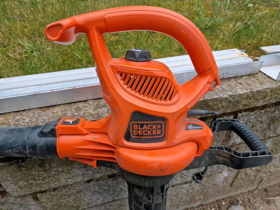 Laubsauger Laubgebläse Black & Decker. in Bargfeld-Stegen