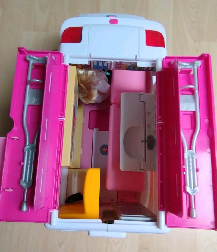 Barbie Krankenwagen in Weding