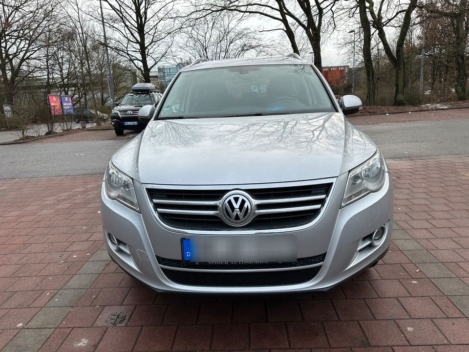 Volkswagen Tiguan Allrad 4x4 Automatik Getriebe wenig gelaufen. in Hamburg