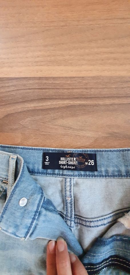 Hollister Jeans Shorts 36 ( neuwertig ) in Neukirchen a Teisenberg