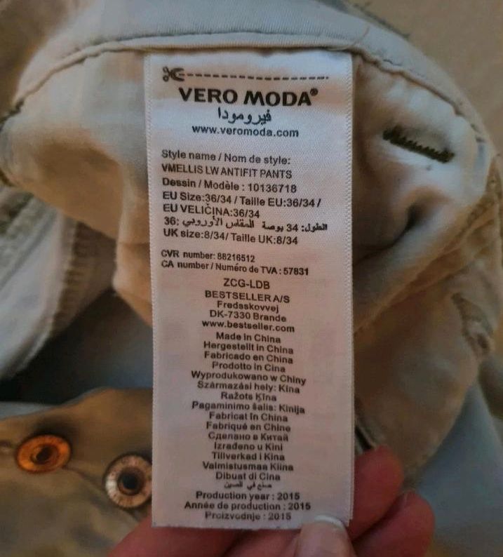 Helle Hose türkis weißblau slim Vero Moda 36 in Sexau