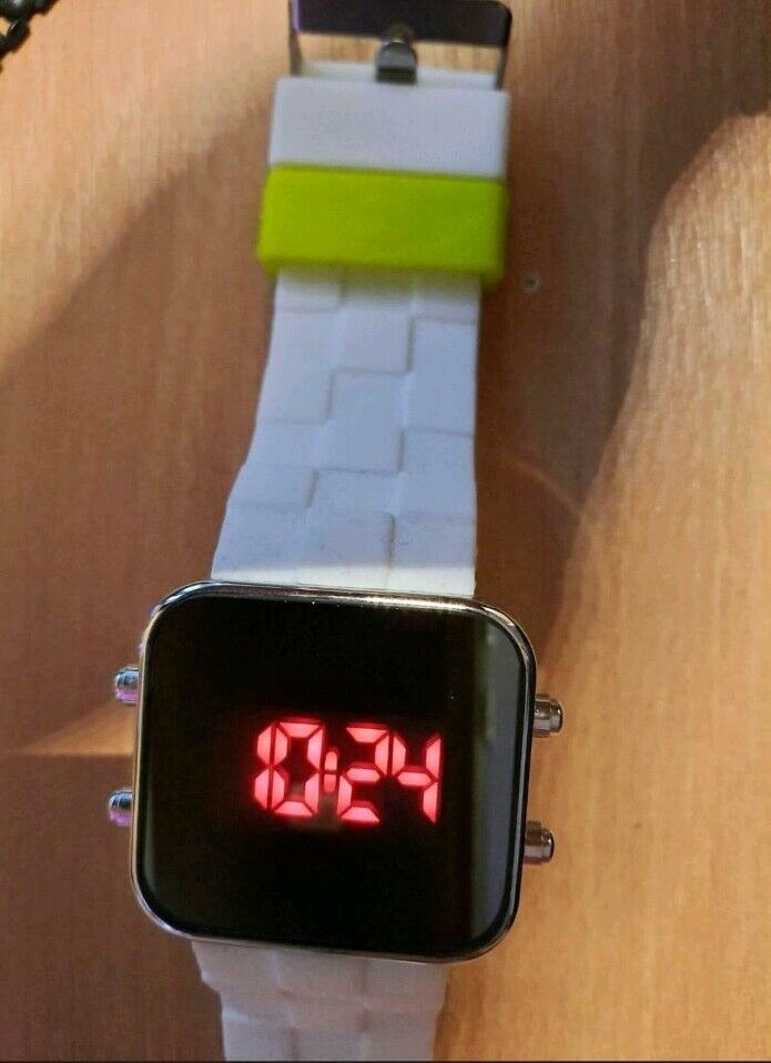 Mini Uhr Digitaluhr Spiegel Edition Sondermodell Rar Weiß White