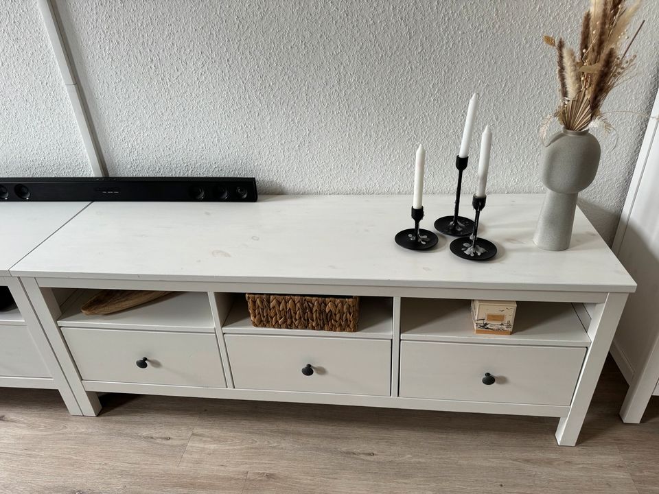 Hemnes TV Bank weiß gebeizt 148x47x57cm in Duisburg