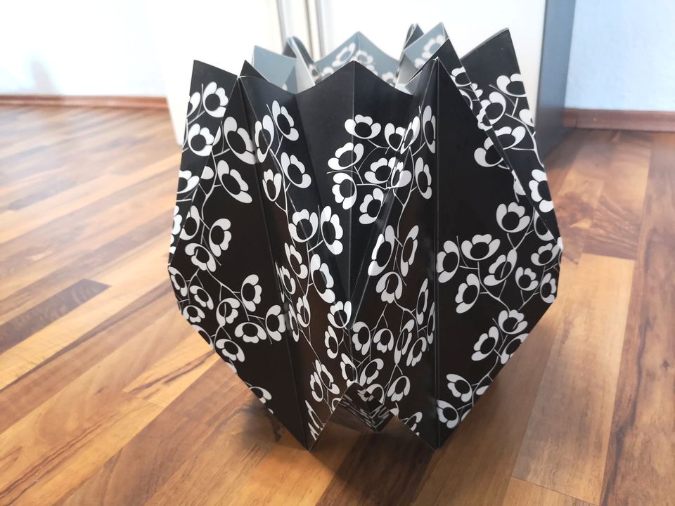 IKEA Lampenschirm ✔️ Blumenmuster - Schwarz-Weiß, wie neu in Fürth
