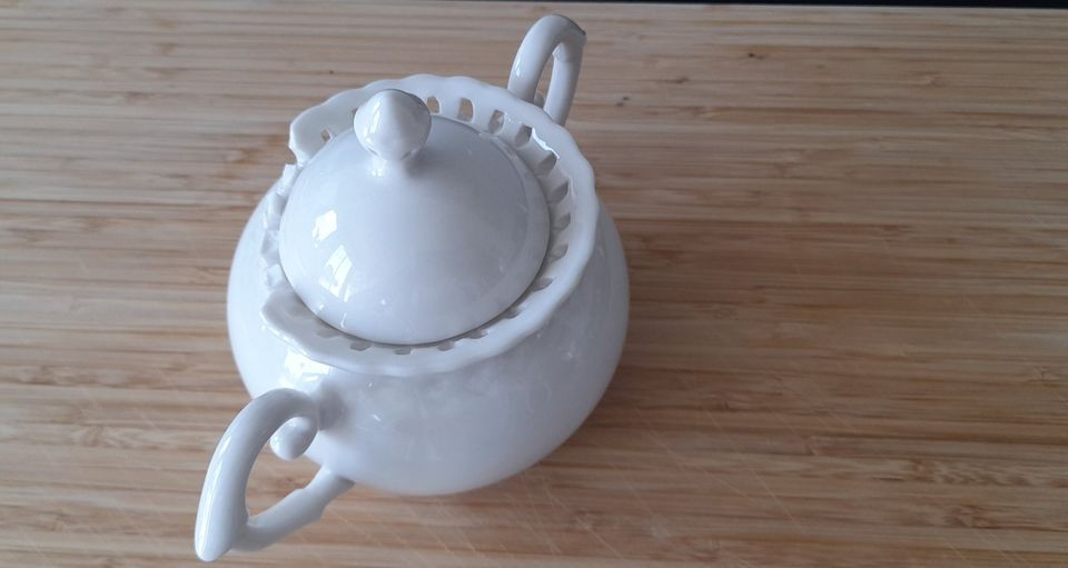 Suche: Grace´s Teaware Zuckerdose weiß in Düsseldorf