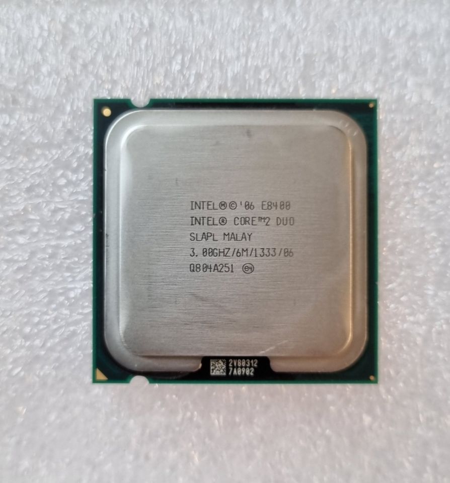 Intel Core 2 Duo E8400 CPU 3 GHz in Hochheim am Main