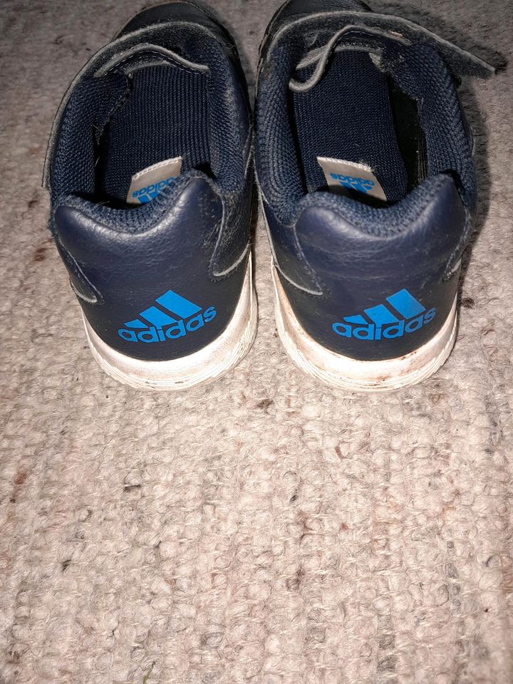 Sneakers Adidas blau 35 in Filderstadt