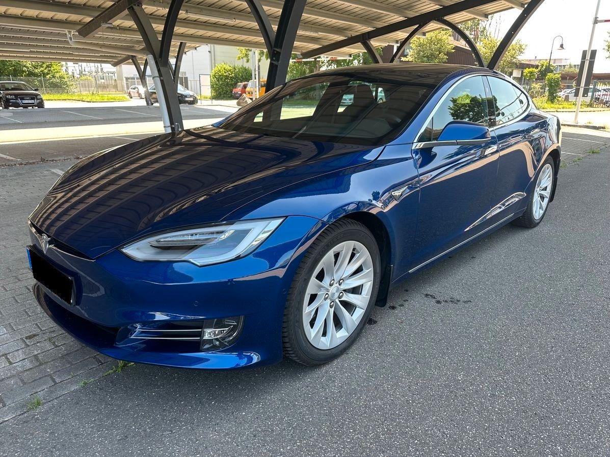 Abbildung des Autos Tesla Model S Long Range…
