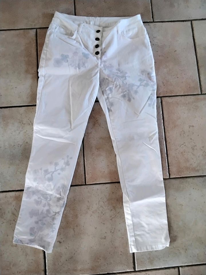 LASCANA Jeans mit Blumenprint, wie neu in Ludwigsfelde