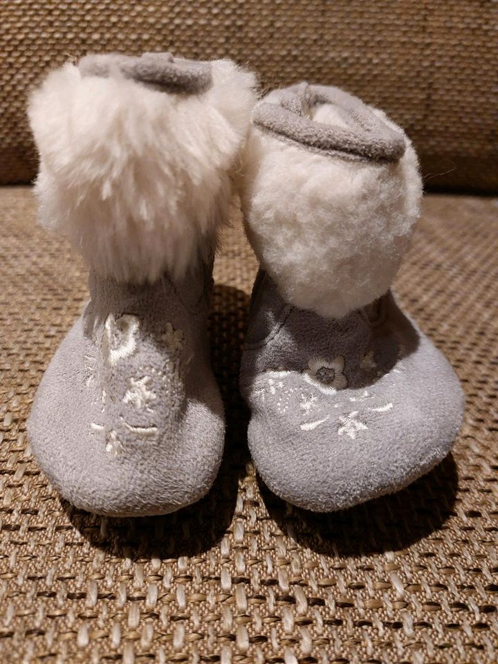 Babyschuh gefüttert mit Klett Größe 14/15 in Reilingen