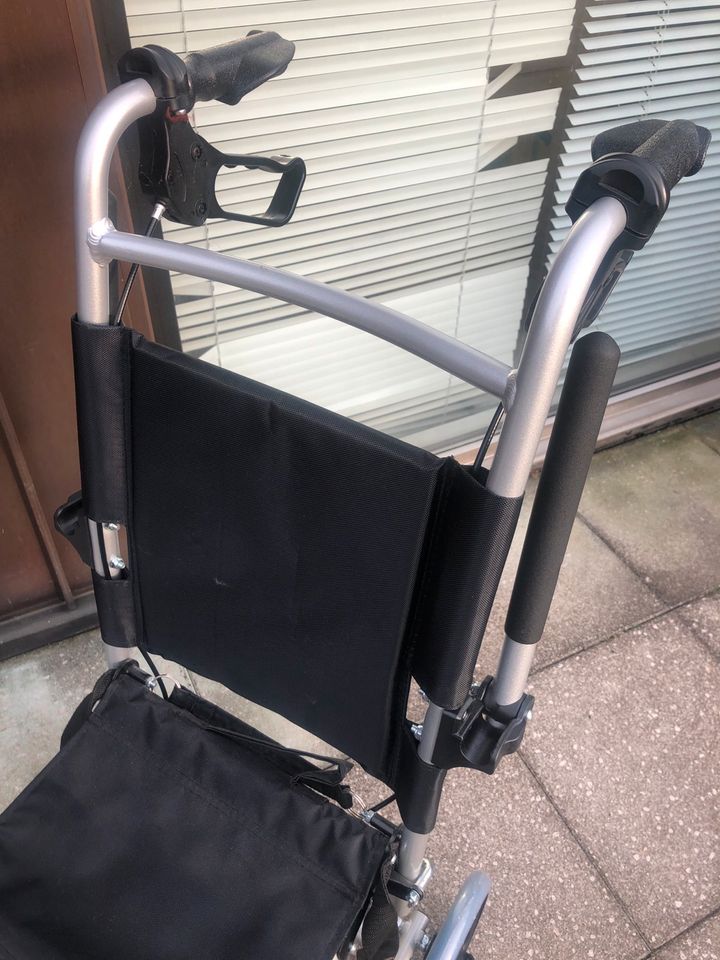 Kranken Transport Stuhl zusammenklappbar⛔️Weinachts Rabatt ⛔️ in Köln
