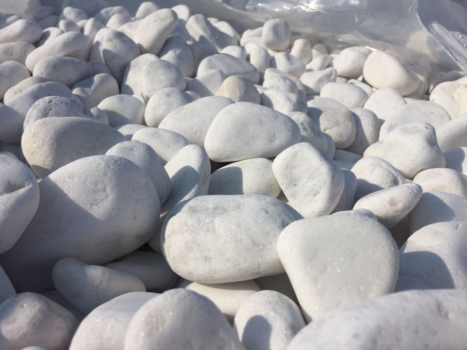 Rundsteine weiss Carrara Natursteine gartensteine kies in Hamburg