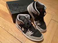 Nike AIR JORDAN 1 MID SE Gr 42 Sneakers Schwarz Grau Weiß Hessen - Wiesbaden Vorschau