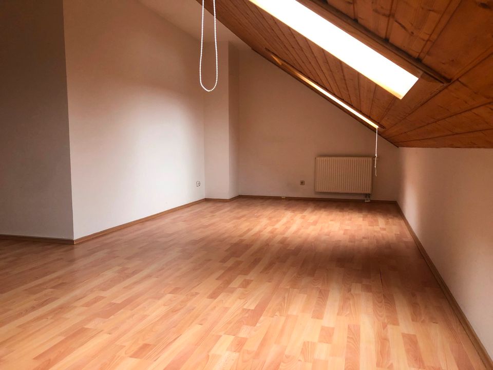 Reihenmittelhaus für große Familie, Parkettboden, 170m² WFL;232m² in Chemnitz