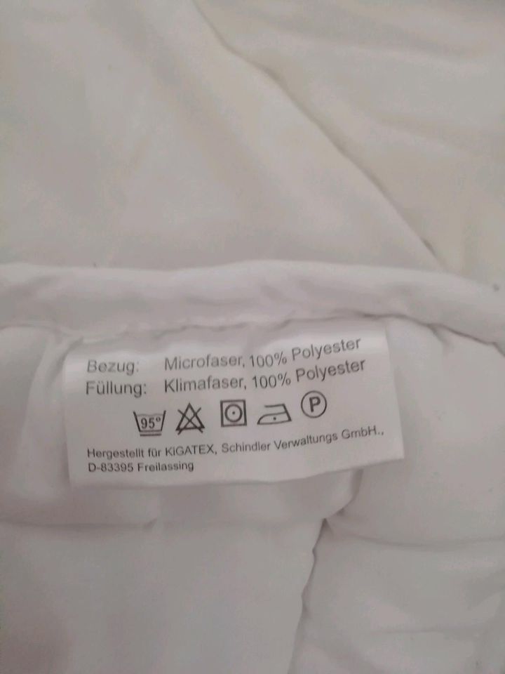 Baby Bettdecke und Kissen in Paderborn