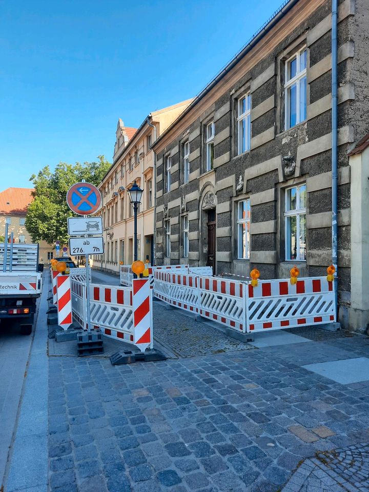 Verkehrssicherung , Absperrung , Baustellensicherung in Gransee