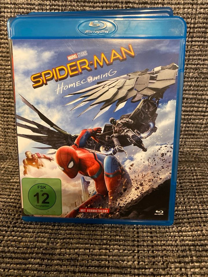 9 Blu-ray Discs, diverse Filme im Set. in Bielefeld