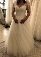 Brautkleid von Lilly 38 mit Reifrock und Schleier Nordrhein-Westfalen - Hilden Vorschau