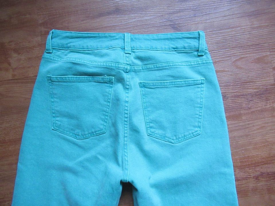 ONLY Jeans grün Gr. 36 Gr. 27 32 neuwertig Hose MOM bequem in Varel