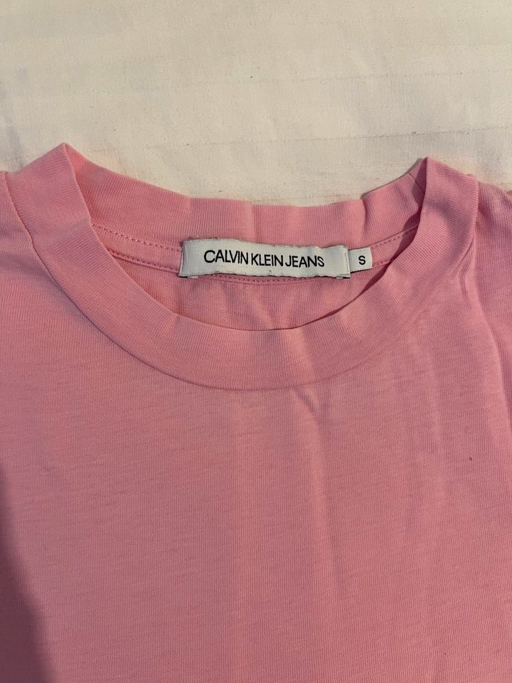 Calvin Klein cropped shirt in Frankfurt am Main