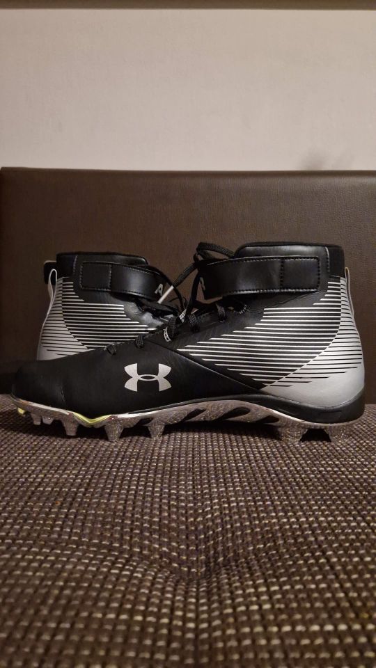American Football Schuhe Cleat Under Armour Spine Clutch Fit 48,5 in Berlin
