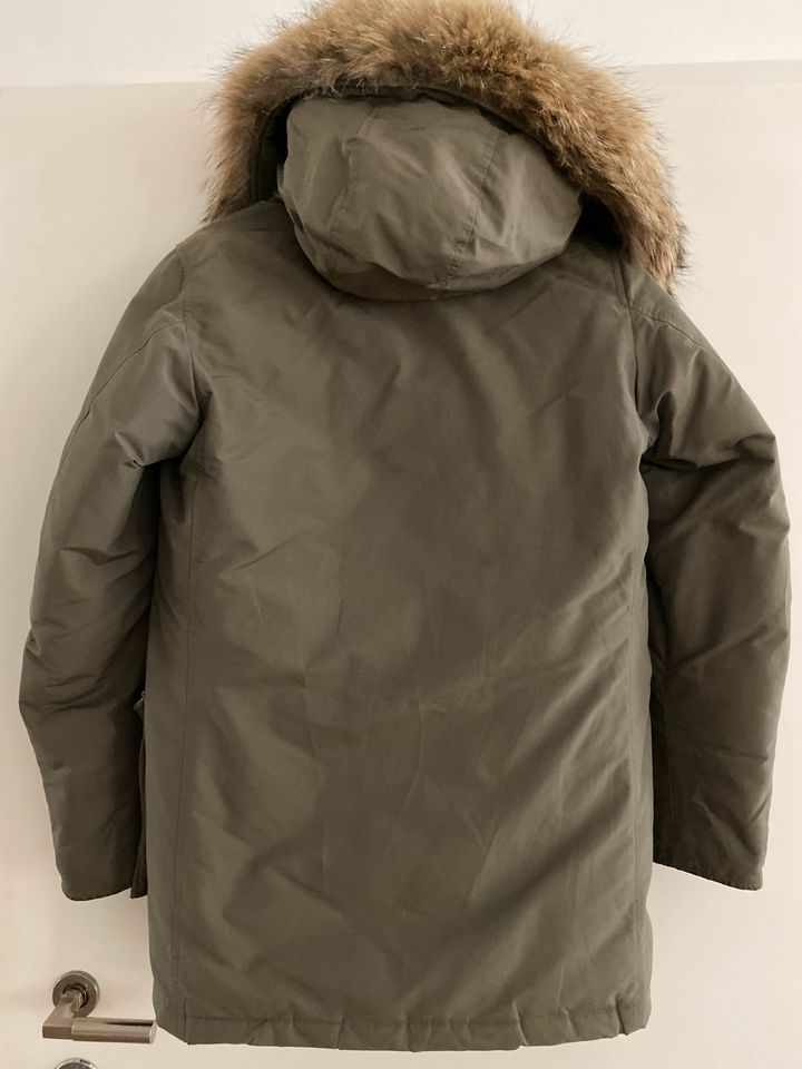 Gepflegter Woolrich Arctic Parker Mantel S oliv grün Daunen in Köln