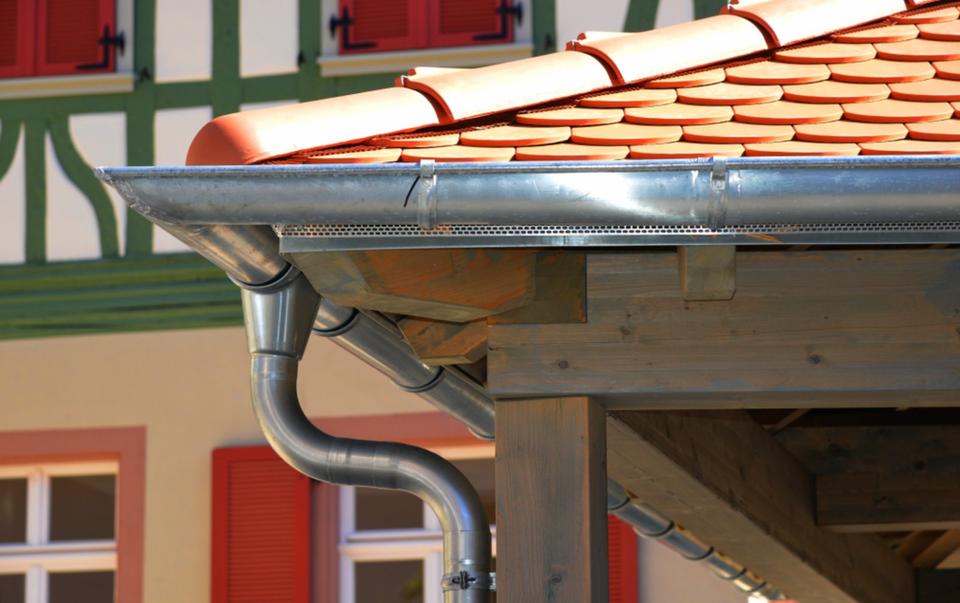 Reparaturservice für  Dachrinnen aus Titanzink und Kupfer in Radeburg