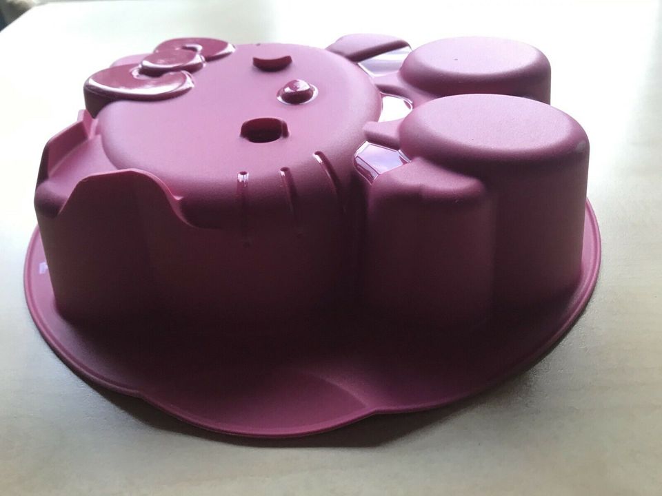 Silikonbackform Hello Kitty Tupperware in Schmitshausen